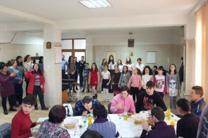 Manifestări culturale şi social-filantropice la Centrul „Speranţe pentru vârsta a III-a“din cadrul parohiei „Sf. Stelian“ din Galaţi – fotografia 7