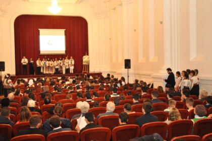 Concertul eparhial de coruri, toacă şi costume populare pentru ajutorarea Cristianei – fotografia 8