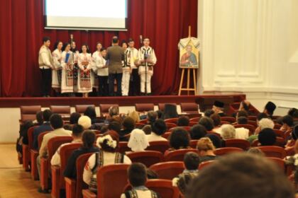 Concertul eparhial de coruri, toacă şi costume populare pentru ajutorarea Cristianei – fotografia 10