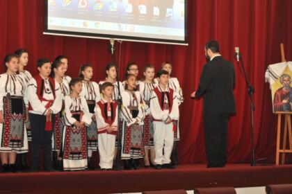 Concertul eparhial de coruri, toacă şi costume populare pentru ajutorarea Cristianei – fotografia 15