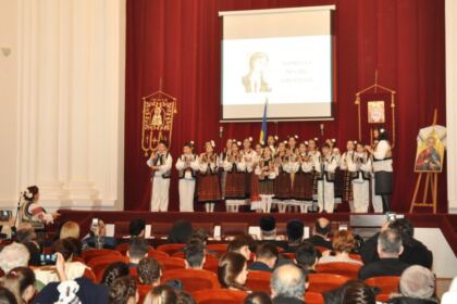 Concertul eparhial de coruri, toacă şi costume populare pentru ajutorarea Cristianei – fotografia 18