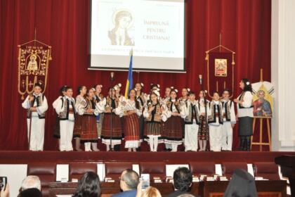 Concertul eparhial de coruri, toacă şi costume populare pentru ajutorarea Cristianei – fotografia 19