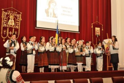 Concertul eparhial de coruri, toacă şi costume populare pentru ajutorarea Cristianei – fotografia 20