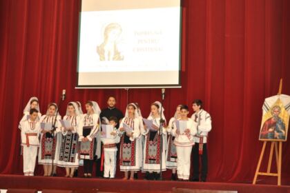 Concertul eparhial de coruri, toacă şi costume populare pentru ajutorarea Cristianei – fotografia 22