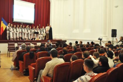 Concertul eparhial de coruri, toacă şi costume populare pentru ajutorarea Cristianei – fotografia 23