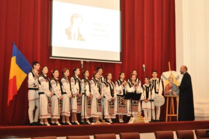 Concertul eparhial de coruri, toacă şi costume populare pentru ajutorarea Cristianei – fotografia 24