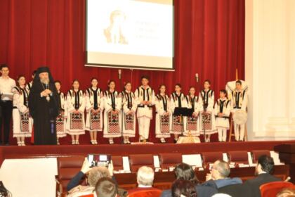 Concertul eparhial de coruri, toacă şi costume populare pentru ajutorarea Cristianei – fotografia 25