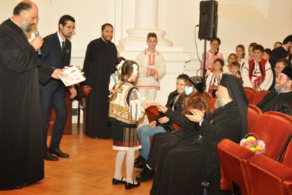Concertul eparhial de coruri, toacă şi costume populare pentru ajutorarea Cristianei – fotografia 26