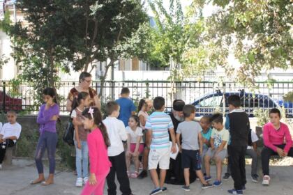 Rechizite şcolare pentru copii defavorizaţi din Arhiepiscopia Dunării de Jos – fotografia 1