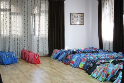 Rechizite şcolare pentru copii defavorizaţi din Arhiepiscopia Dunării de Jos – fotografia 2