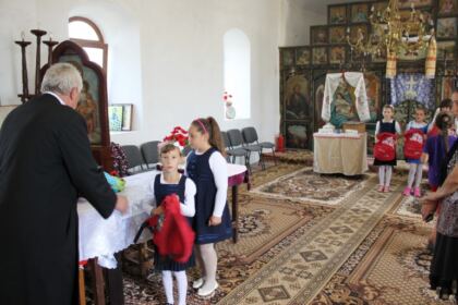 Rechizite şcolare pentru copii defavorizaţi din Arhiepiscopia Dunării de Jos – fotografia 20