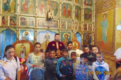 Rechizite şcolare pentru copii defavorizaţi din Arhiepiscopia Dunării de Jos – fotografia 1