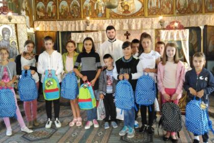 Rechizite şcolare pentru copii defavorizaţi din Arhiepiscopia Dunării de Jos – fotografia 6