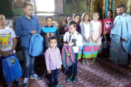Rechizite şcolare pentru copii defavorizaţi din Arhiepiscopia Dunării de Jos – fotografia 9