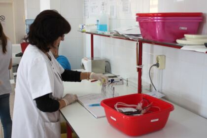 Campania „O picătură de sânge poate salva o viaţă!“ se desfăşoară cu succes la Galaţi – fotografia 9