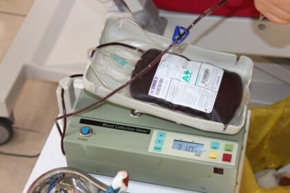 Campania „O picătură de sânge poate salva o viaţă!“ se desfăşoară cu succes la Galaţi – fotografia 12