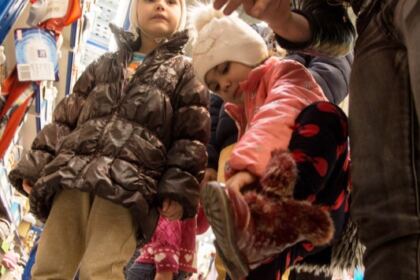 Programul social-filantropic „Ne înnoim de Sfintele Paşti“ continuă în Eparhia Dunării de Jos – fotografia 6