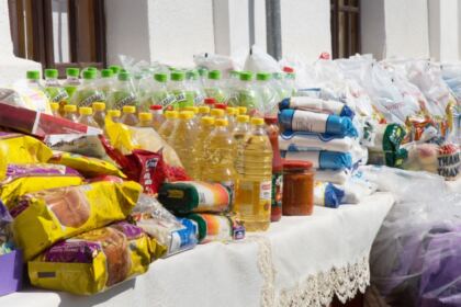 Programul social-filantropic „Ne înnoim de Sfintele Paşti“ continuă în Eparhia Dunării de Jos – fotografia 3
