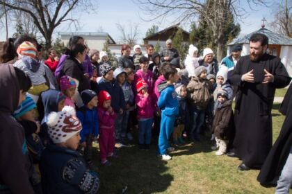 Programul social-filantropic „Ne înnoim de Sfintele Paşti“ continuă în Eparhia Dunării de Jos – fotografia 4