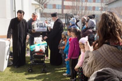 Programul social-filantropic „Ne înnoim de Sfintele Paşti“ continuă în Eparhia Dunării de Jos – fotografia 9