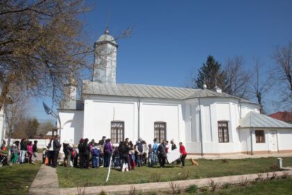 Programul social-filantropic „Ne înnoim de Sfintele Paşti“ continuă în Eparhia Dunării de Jos – fotografia 10