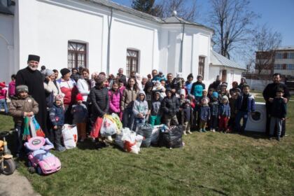 Programul social-filantropic „Ne înnoim de Sfintele Paşti“ continuă în Eparhia Dunării de Jos – fotografia 11
