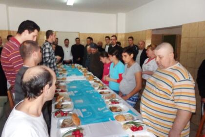 „Împreună de Sfintele Paşti“ la Centrul de Găzduire pentru persoanele fără adăpost din Brăila – fotografia 11