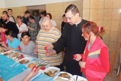 „Împreună de Sfintele Paşti“ la Centrul de Găzduire pentru persoanele fără adăpost din Brăila – fotografia 14