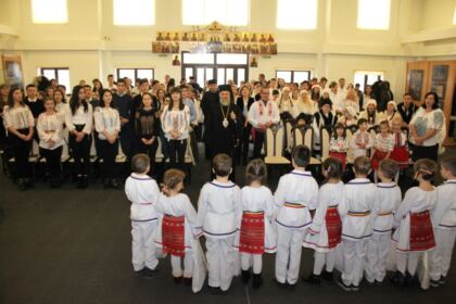 O nouă ediție a Festivalului de colinde „Cetină argintie, clopoțim cu bucurie“ la Galați – fotografia 6
