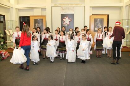 O nouă ediție a Festivalului de colinde „Cetină argintie, clopoțim cu bucurie“ la Galați – fotografia 30