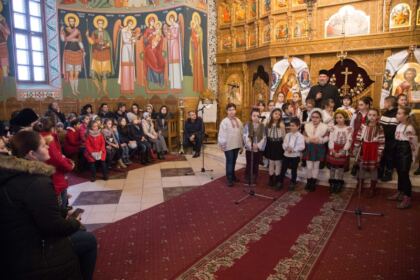 „Bucuria de a dărui“ – Concert de colinde la parohia „Sfântul Mina“ din Galați – fotografia 11