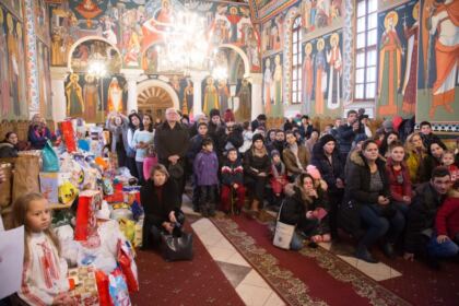 „Bucuria de a dărui“ – Concert de colinde la parohia „Sfântul Mina“ din Galați – fotografia 17