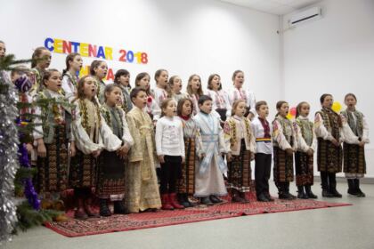 A X-a ediţie a proiectului cultural-misionar „Un colind, un dar pentru sufletul tău“ – fotografia 11