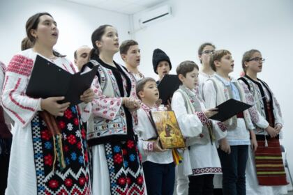 A X-a ediţie a proiectului cultural-misionar „Un colind, un dar pentru sufletul tău“ – fotografia 24