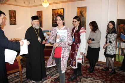 Colindători din cadrul Facultăţii de Istorie, Filosofie şi Teologie din Galaţi – fotografia 18