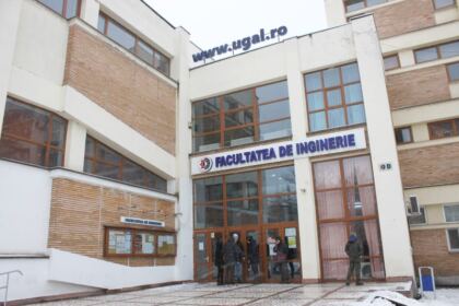 Colindători din cadrul Facultăţii de Istorie, Filosofie şi Teologie din Galaţi – fotografia 1
