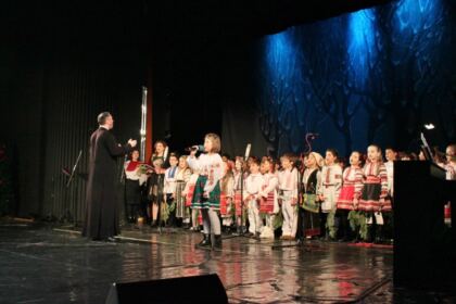 Serbarea „Colindăm, Doamne, colind!“ a Seminarului Teologic „Sfântul Apostol Andrei“ din Galaţi – fotografia 11