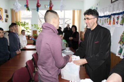 Daruri pentru copiii de la Şcoala Specială nr. 2 „Constantin Pufan“ din Galaţi – fotografia 19