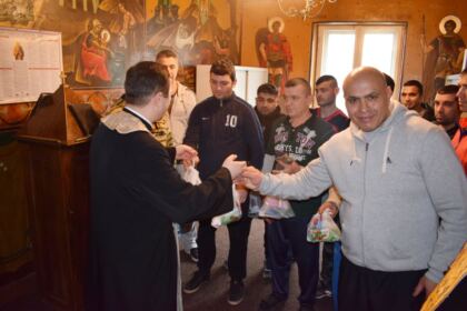 Activităţi social-filantropice la Duminica Înfricoşătoarei Judecăţi în Arhiepiscopia Dunării de Jos – fotografia 3