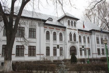 Poetul naţional Mihai Eminescu a fost omagiat la Seminarul Teologic „Sfântul Apostol Andrei“ din Galaţi – fotografia 1