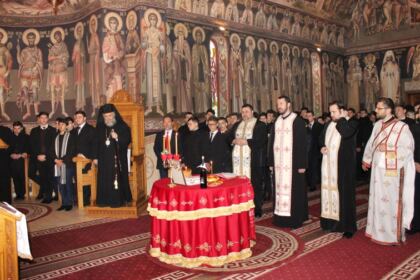 Poetul naţional Mihai Eminescu a fost omagiat la Seminarul Teologic „Sfântul Apostol Andrei“ din Galaţi – fotografia 4