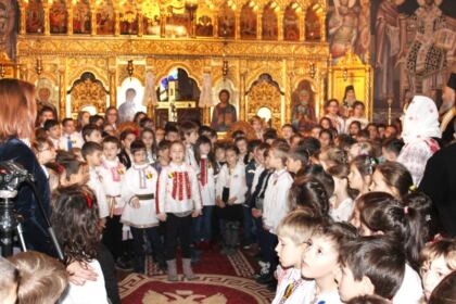 Poetul naţional Mihai Eminescu a fost omagiat la Seminarul Teologic „Sfântul Apostol Andrei“ din Galaţi – fotografia 6