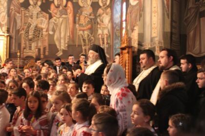 Poetul naţional Mihai Eminescu a fost omagiat la Seminarul Teologic „Sfântul Apostol Andrei“ din Galaţi – fotografia 7