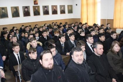 Poetul naţional Mihai Eminescu a fost omagiat la Seminarul Teologic „Sfântul Apostol Andrei“ din Galaţi – fotografia 8