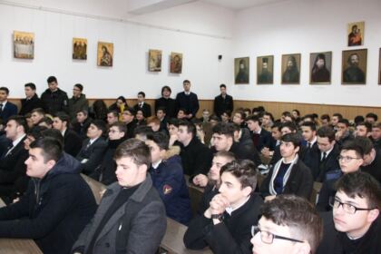 Poetul naţional Mihai Eminescu a fost omagiat la Seminarul Teologic „Sfântul Apostol Andrei“ din Galaţi – fotografia 9