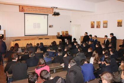 Poetul naţional Mihai Eminescu a fost omagiat la Seminarul Teologic „Sfântul Apostol Andrei“ din Galaţi – fotografia 11