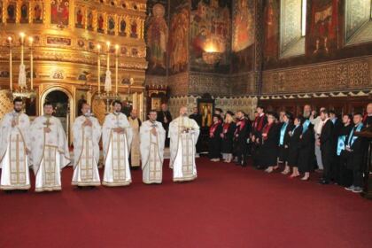 Cursul festiv al studenţilor şi masteranzilor teologi de la Facultatea de Istorie, Filosofie şi Teologie din Galaţi – fotografia 5