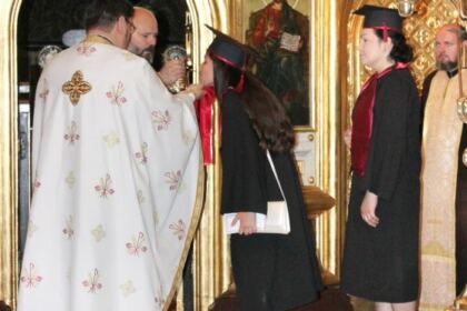 Cursul festiv al studenţilor şi masteranzilor teologi de la Facultatea de Istorie, Filosofie şi Teologie din Galaţi – fotografia 7