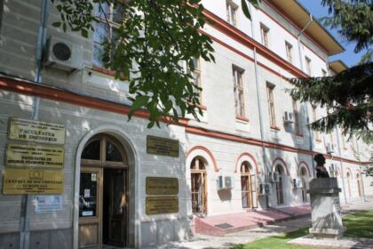 Cursul festiv al studenţilor şi masteranzilor teologi de la Facultatea de Istorie, Filosofie şi Teologie din Galaţi – fotografia 1