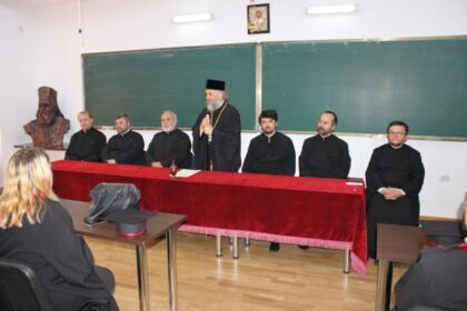 Cursul festiv al studenţilor şi masteranzilor teologi de la Facultatea de Istorie, Filosofie şi Teologie din Galaţi – fotografia 2